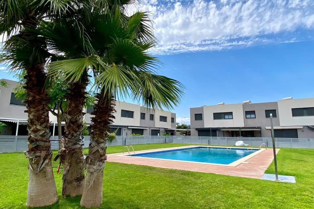 Chalet moderno con piscina en Mont - roige Bahia Esterno foto
