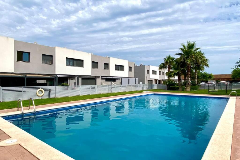 Chalet moderno con piscina en Mont - roige Bahia Esterno foto